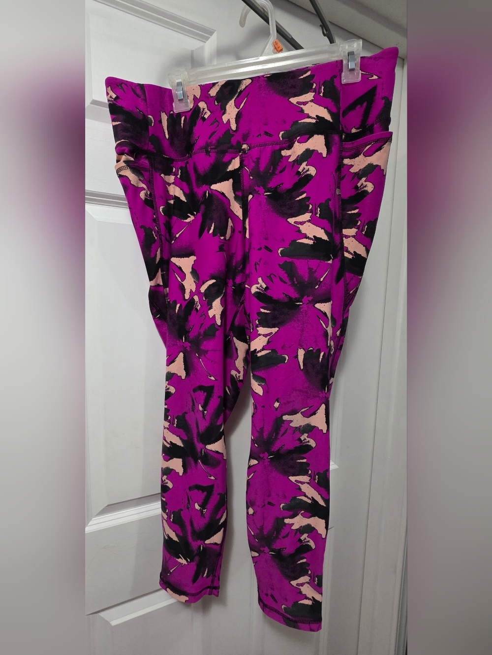 Livi Active Bright Magenta Floral-Pattern Leggings with Black and Beige Accents
